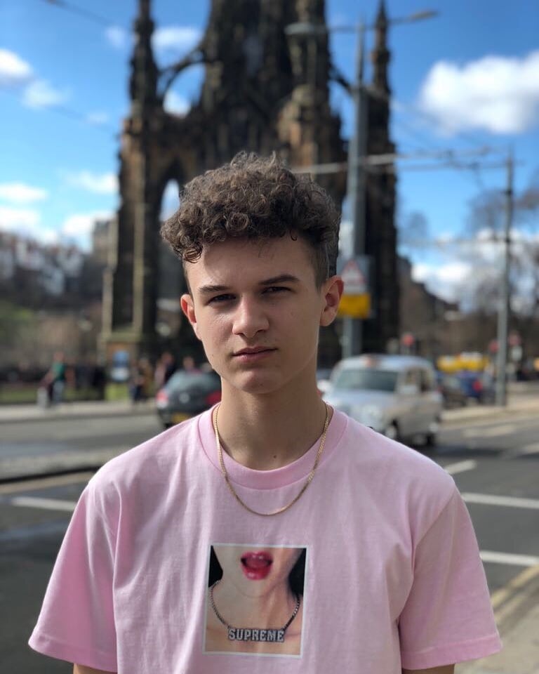 Photo by @Benpurserr