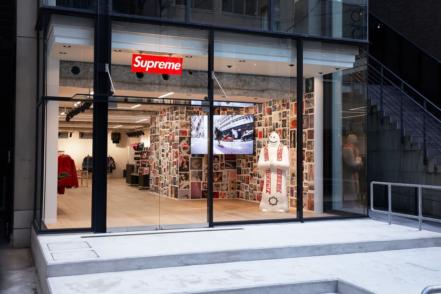 Supreme Fukuoka