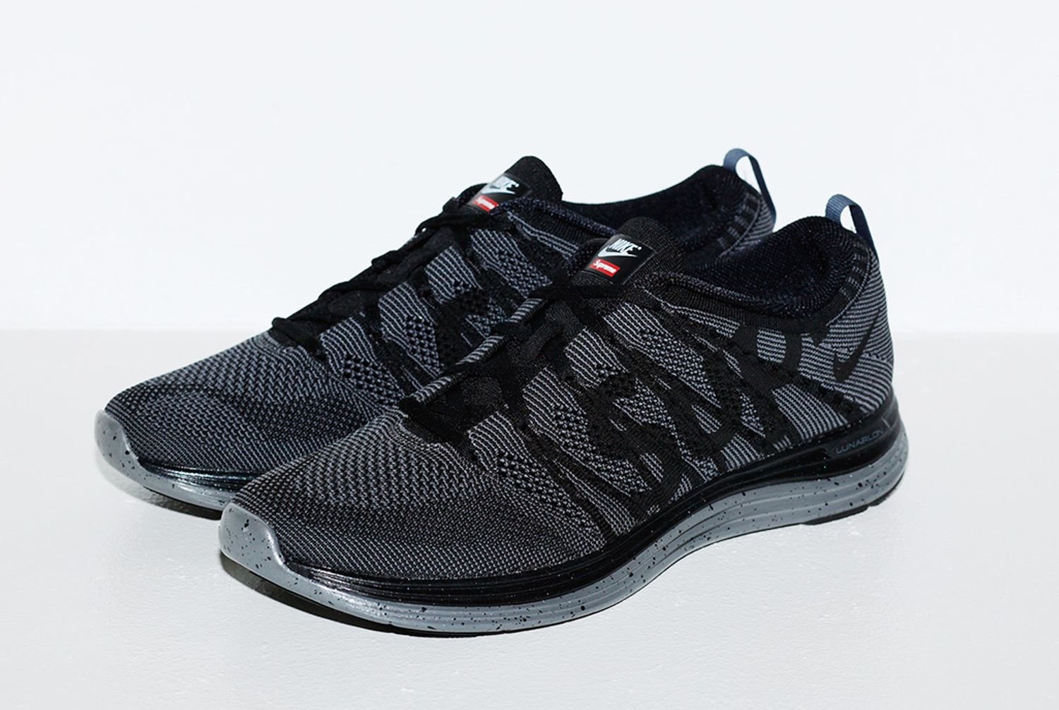 Supreme/Nike® Flyknit