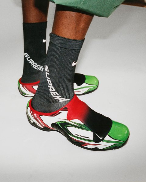 Supreme®/Nike® Clogposite