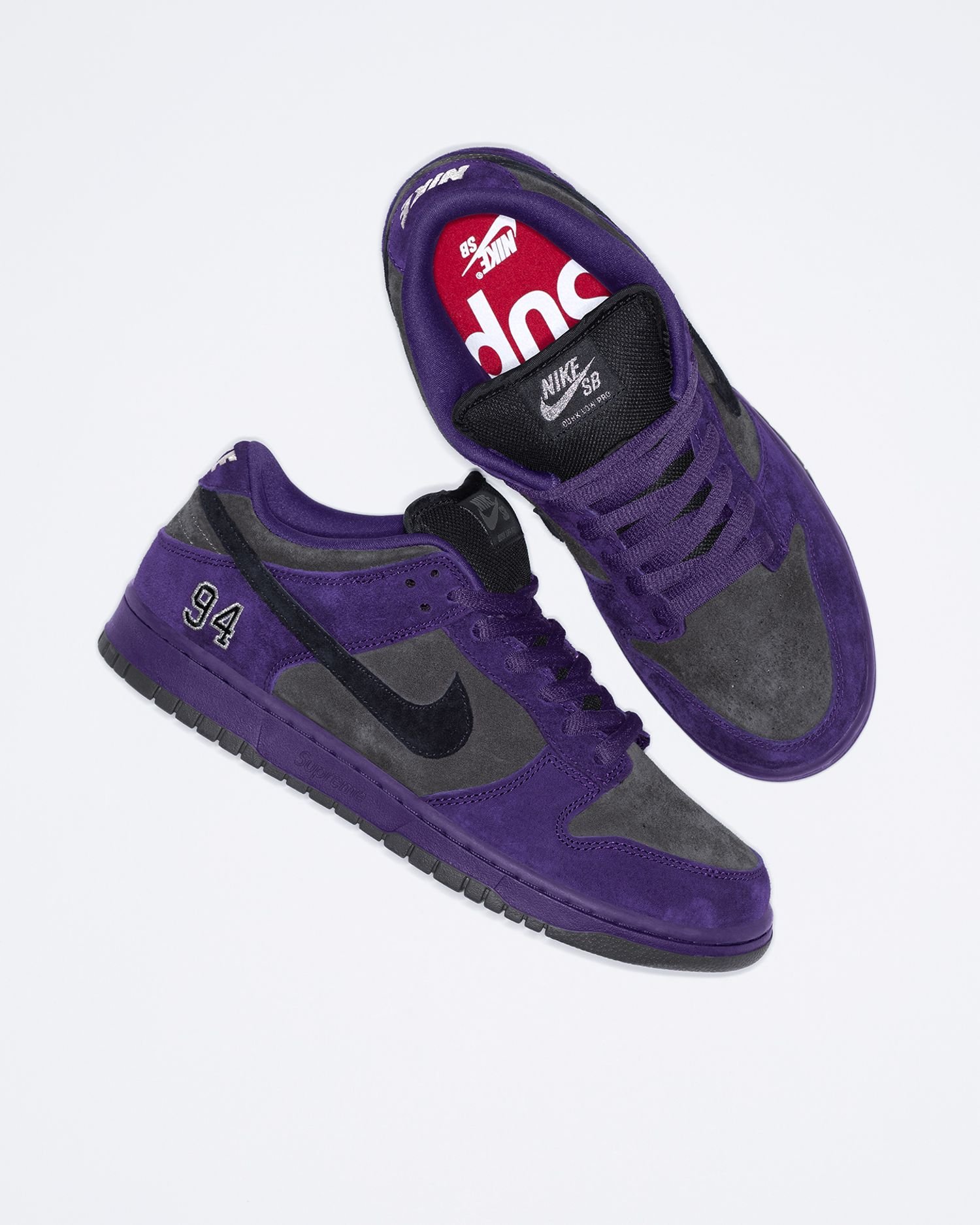 Supreme®/Nike SB Dunk Low