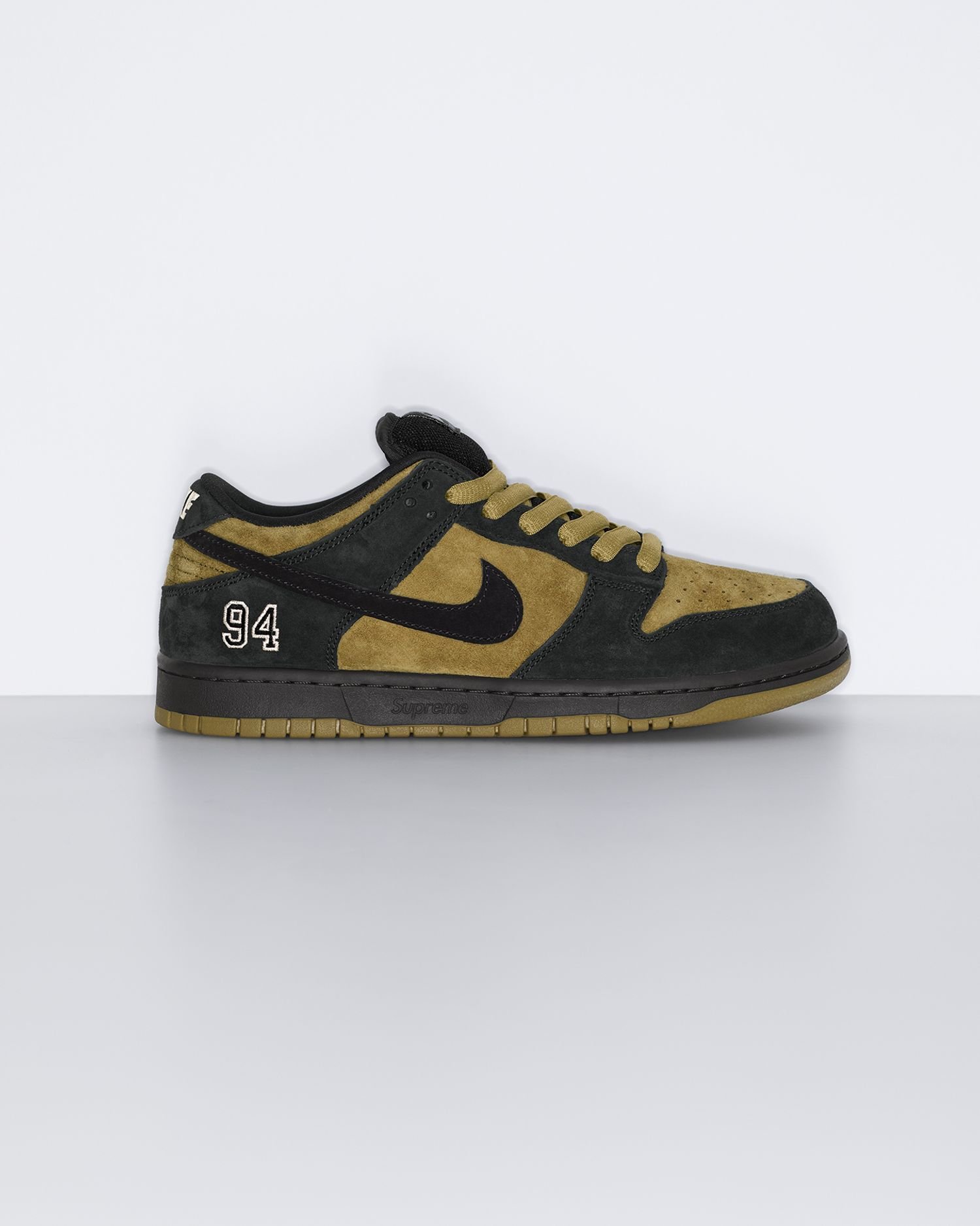 Supreme®/Nike SB Dunk Low