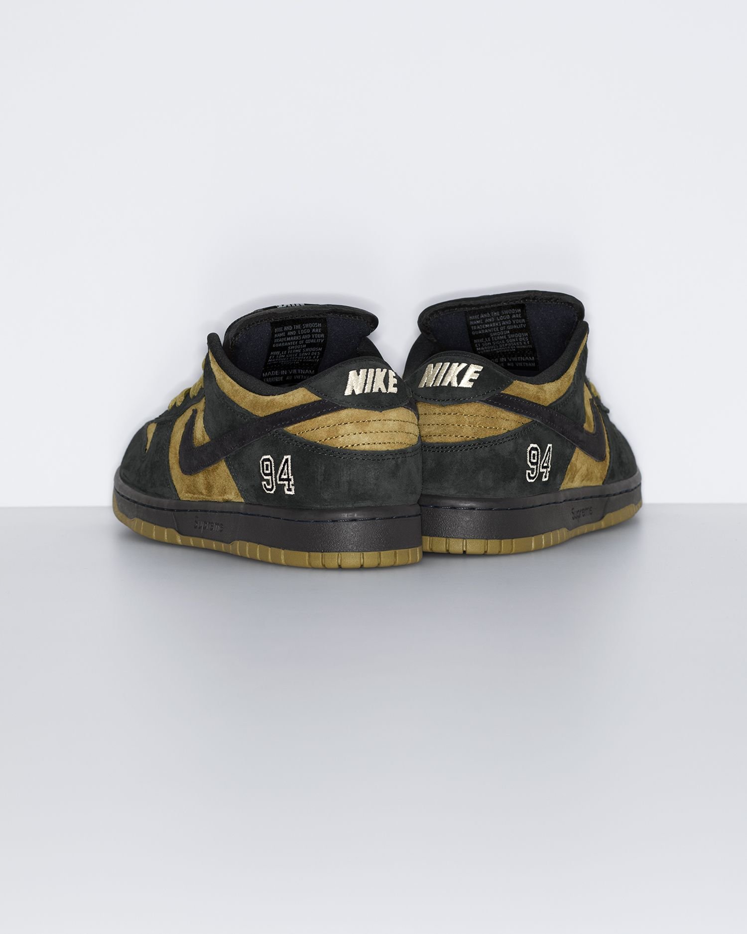 Supreme®/Nike SB Dunk Low