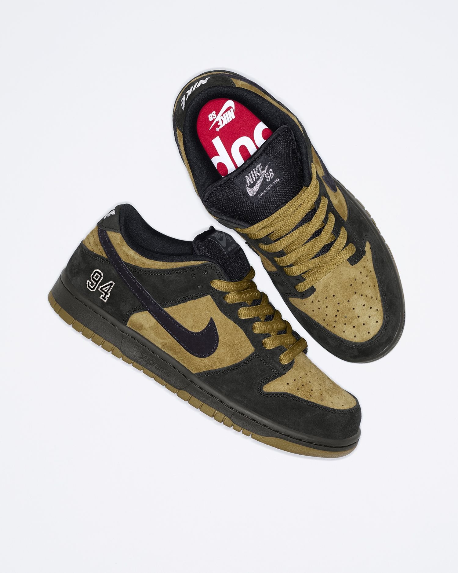 Supreme®/Nike SB Dunk Low