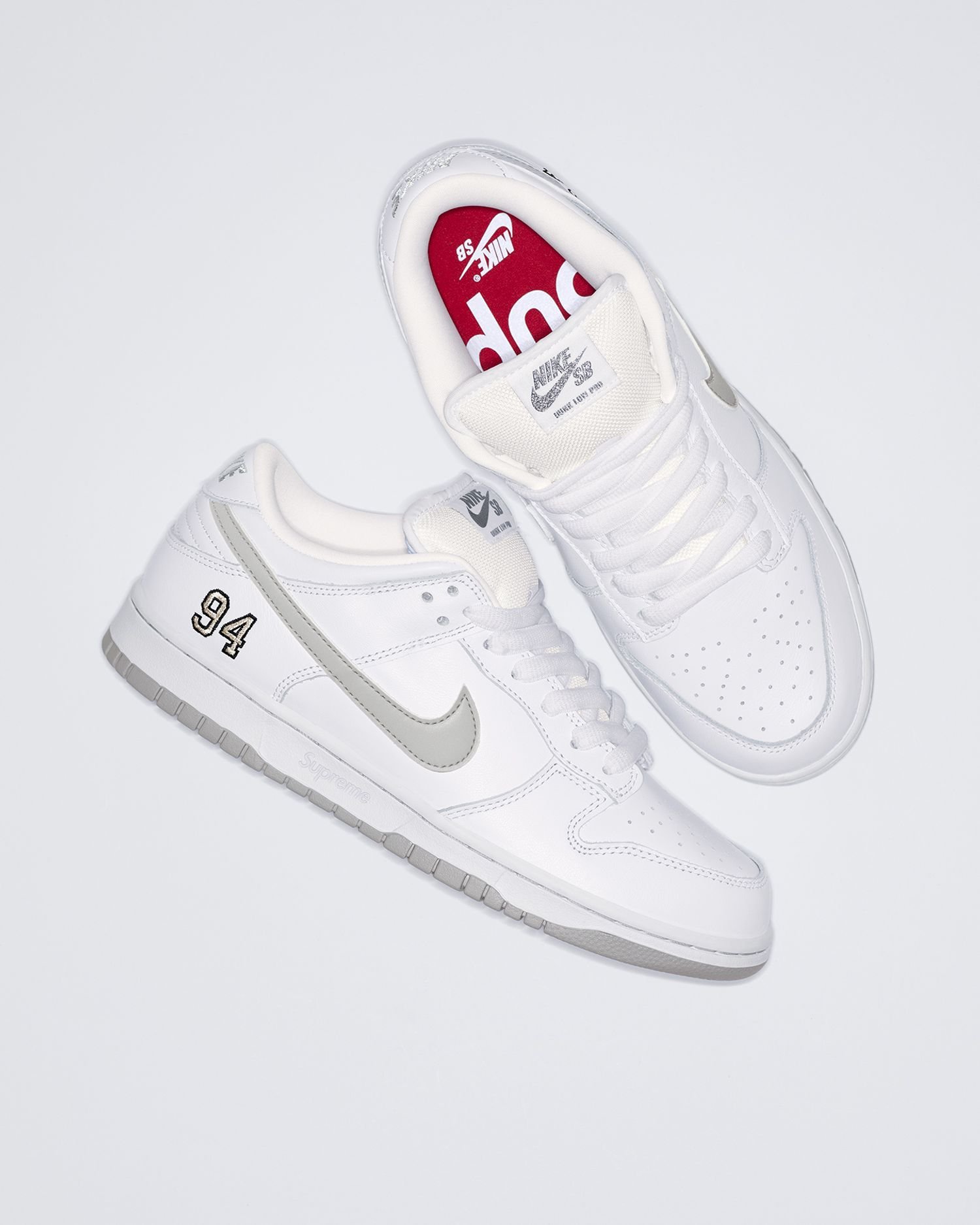 Supreme®/Nike SB Dunk Low