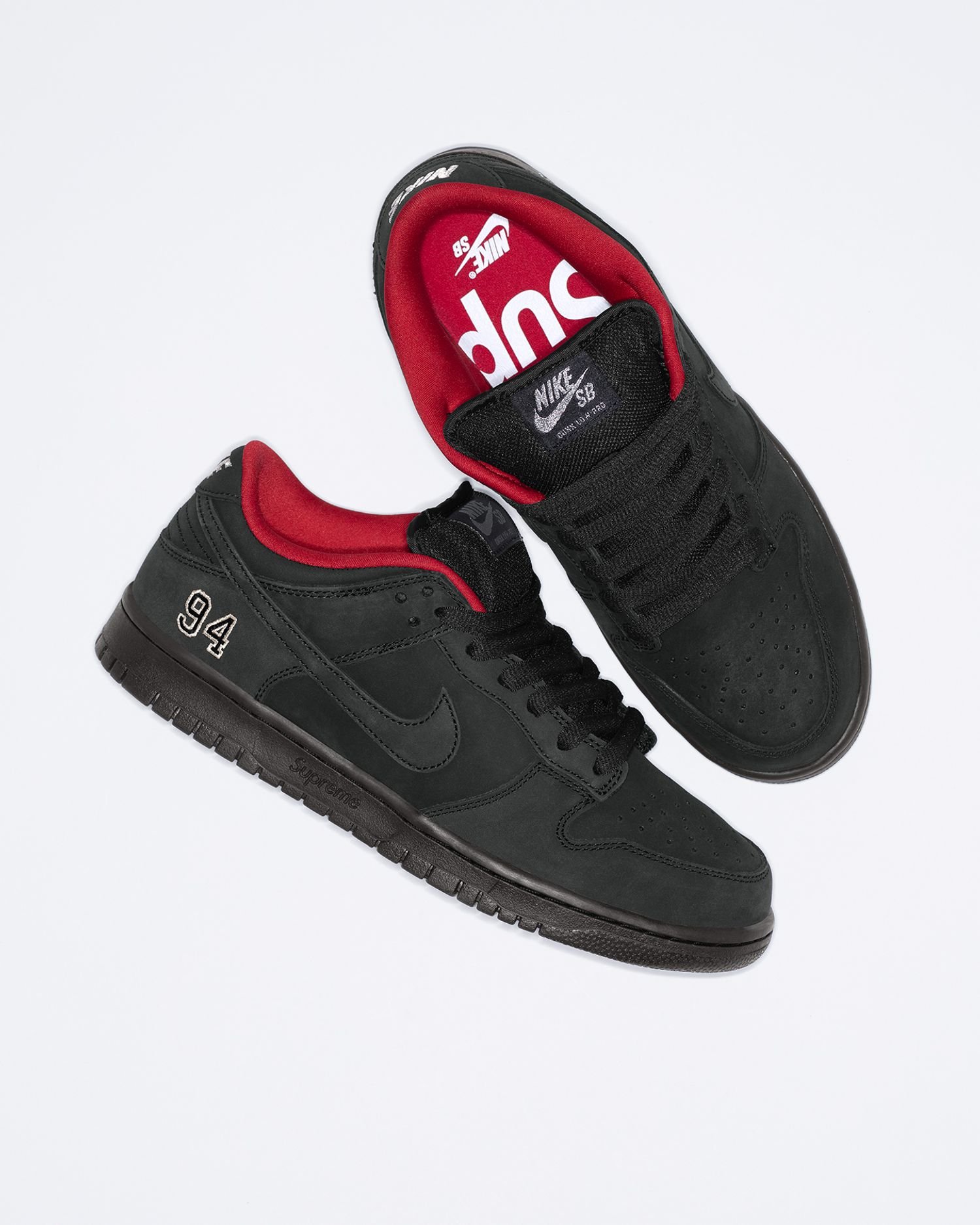 Supreme®/Nike SB Dunk Low
