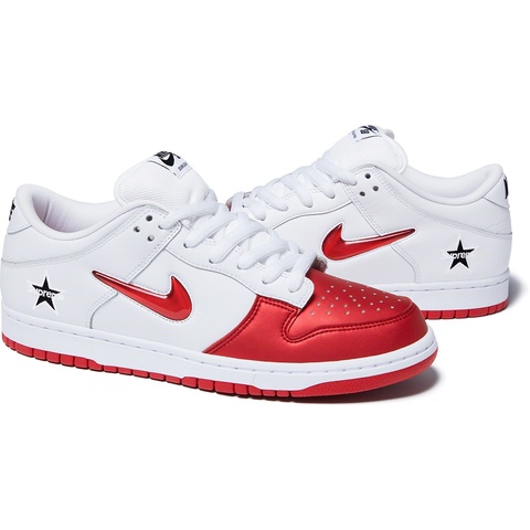 Supreme Supreme®/Nike® SB Dunk Low - White