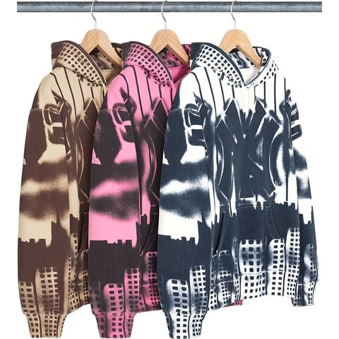 Supreme Supreme®/New York Yankees™Airbrush Hooded Sweatshirt - $198.00