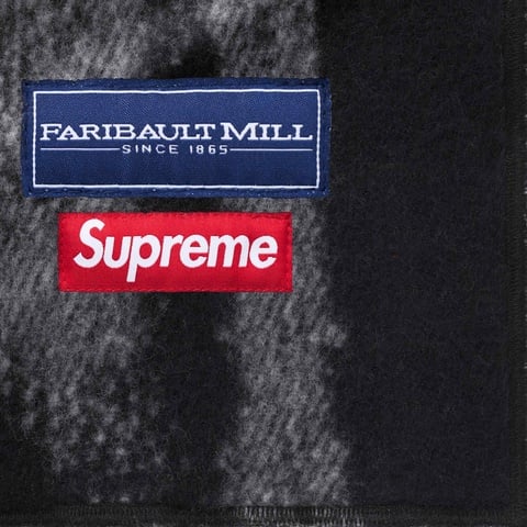 Supreme Blurred Logo Blanket - Black