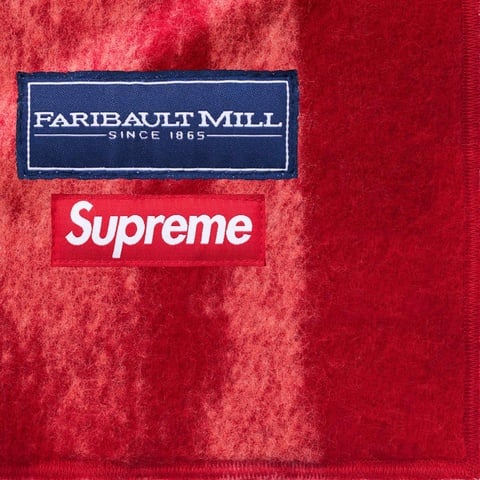 Supreme Blurred Logo Blanket - Red