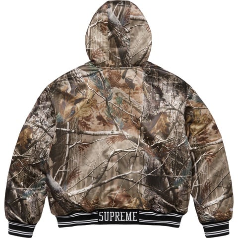 M Supreme Satin Varsity Jacket ツリーカモ Supreme®/Mitchell & Ness® Lined Hooded Satin Varsity Jacket - Supreme