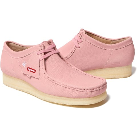 Supreme Supreme®/Clarks Originals® Reflective Wallabee® - Pink