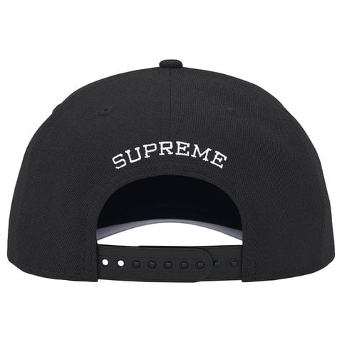 Supreme Gothic Outline Adjustable New Era® - Black