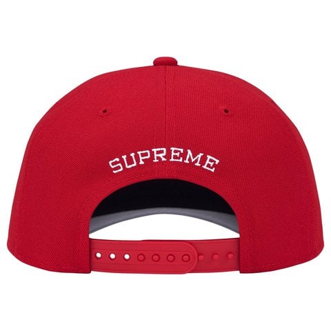 Supreme Gothic Outline Adjustable New Era® - Red