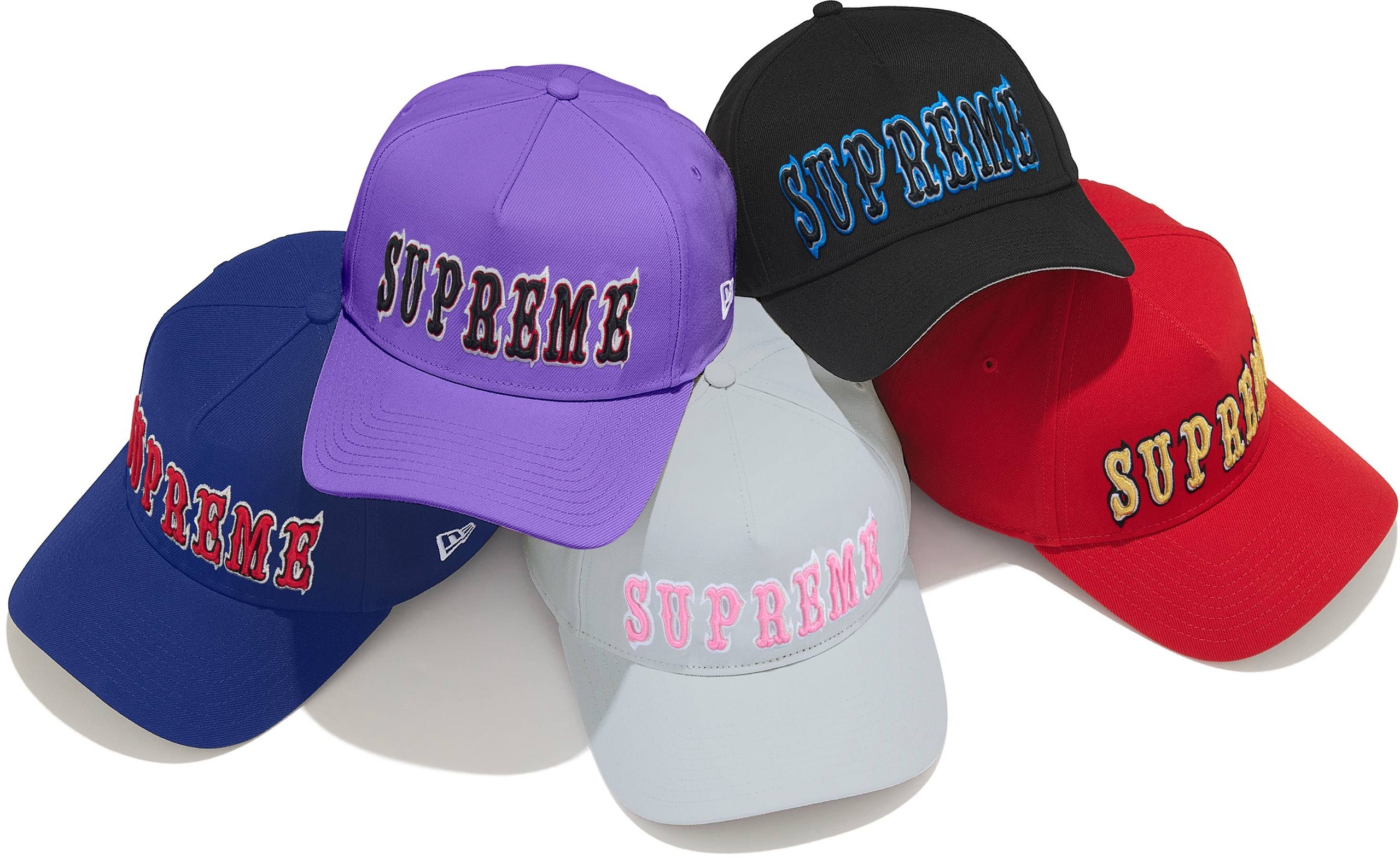 Gothic Outline Adjustable New Era® - Supreme